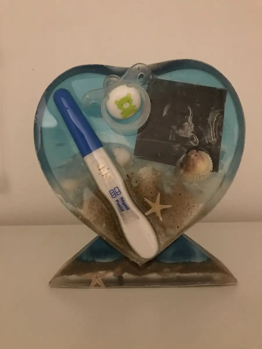 Cœur décoratif en résine souvenir de naissance