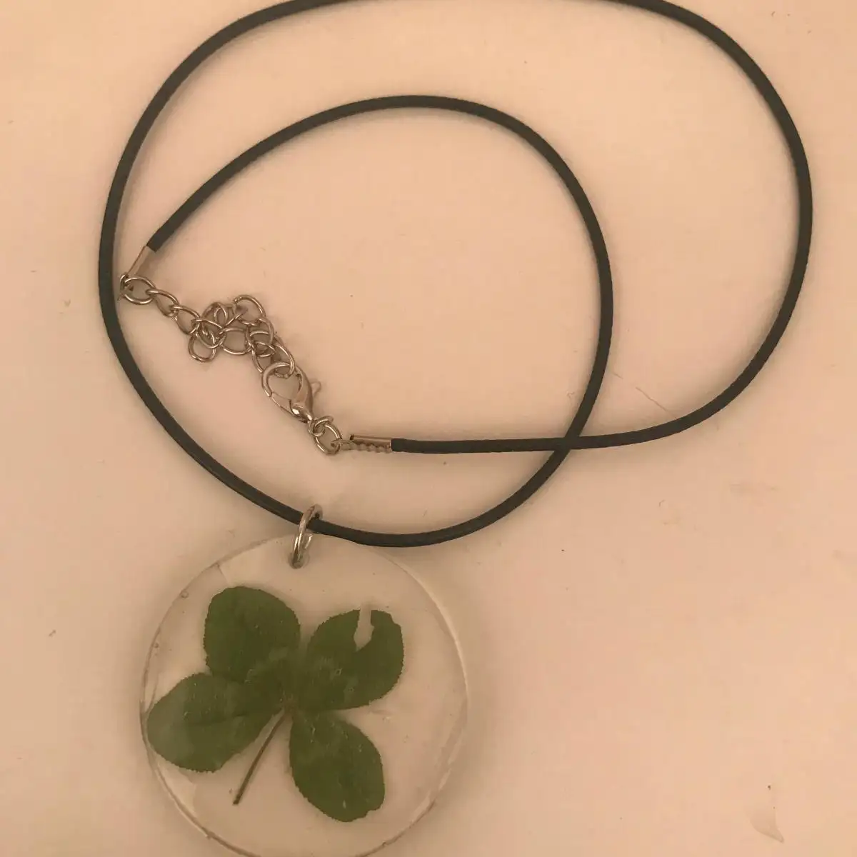 collier pendentif trefle à 4 feuilles
